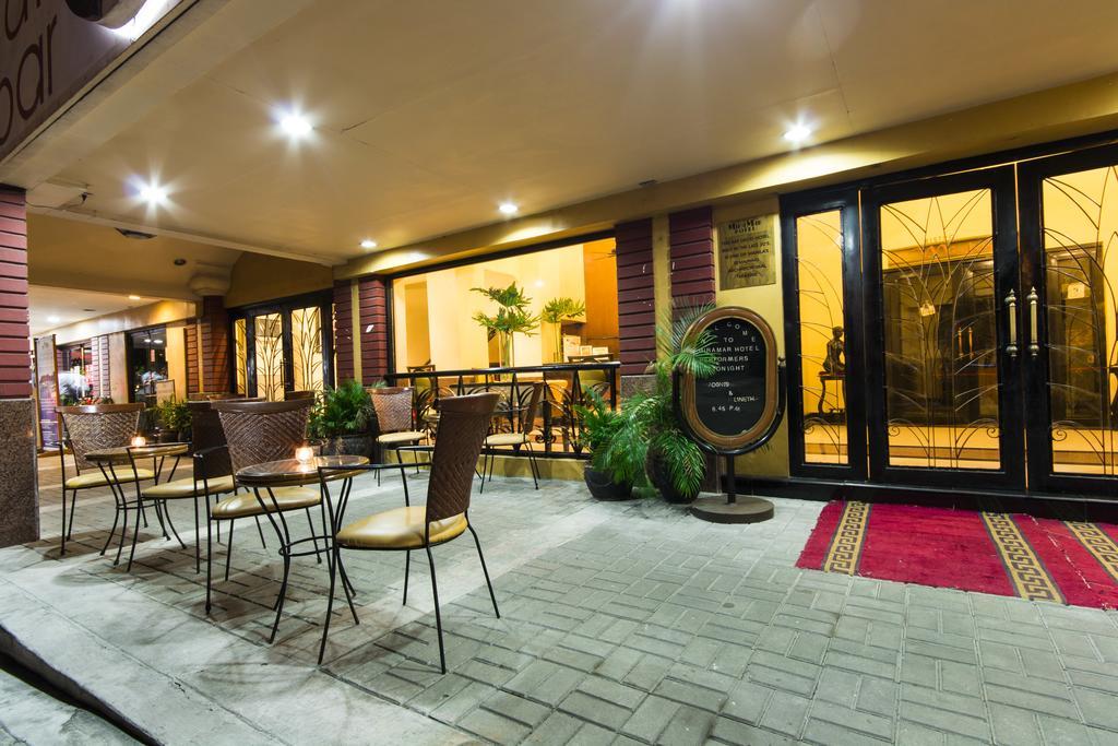 Miramar Hotel Manila Exterior foto